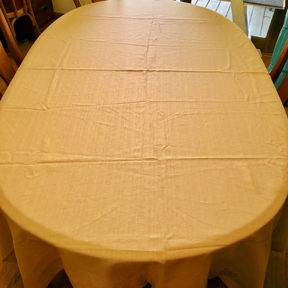 🦃 SALE 60"x84" oblong, gold, hotel/restaurant supply oblong tablecloth. Like New - Picture 1 of 8